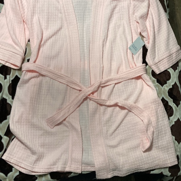 NWT Size M pink waffle Croft and Barrow bathrobe w/ belt and 3/4 length sleeves - Picture 2 of 5